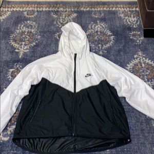 Women’s nike windbreaker